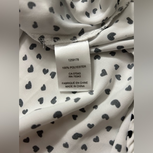 Heart Print black and white blouse - Picture 6 of 6